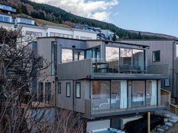 Luxury, Views, Lifestyle - The Ultimate Escape !