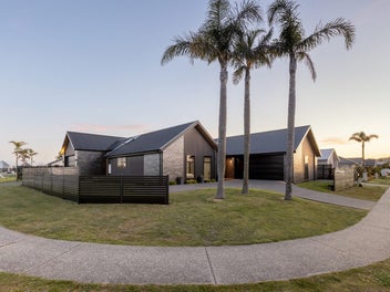 Five-star living, Five car garaging