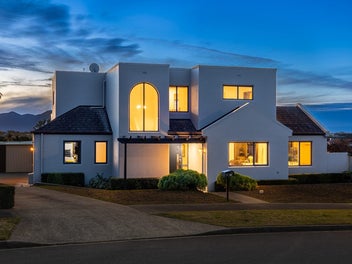 Refreshed Entertainer with Panoramic Views