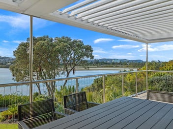 Space and style on the estuary