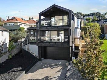 Luxury Living ~ Premium location
