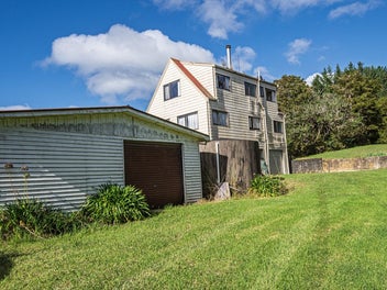 Outstanding Lifestyle Renovation Opportunity!