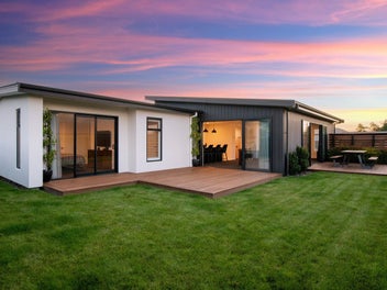 AS NEW! Immaculate, Quality, Sunny, Home!