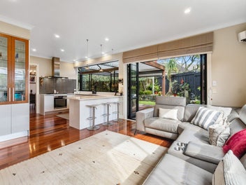 Executive Hideaway Moments from Mt Eden Village