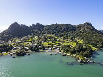 STYLISH HOME & INCOME IN WHANGAREI HEADS HAVEN