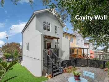 Bright Corner Unit with Cavity Wall – Must Sell!