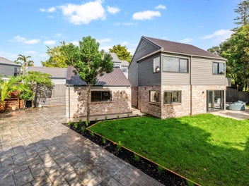 Howick Village Hideaway