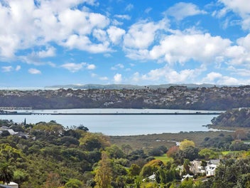 Stunning Terrace Home with Sea Views, Newmarket