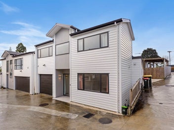 Spacious Family Stand Alone House with Modern ...