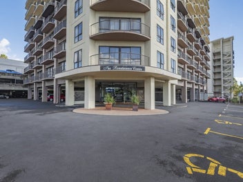 1 Bedroom Apartment on 6th Floor with City Views!