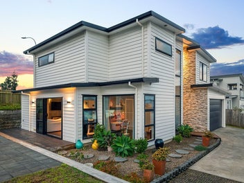 Builder's Own Home - Quality, Space & Sea Views