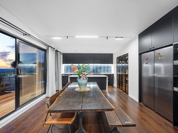 A Builder's Masterpiece in the Heart of Orewa