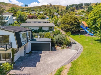 Parkside delight – sunny treetop views