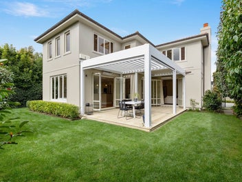 Traditional Elegance, Top Address