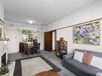 Owner has bought elsewhere - reduced now $549,000!