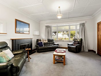 SUNNY SEATOUN FAMILY RETREAT