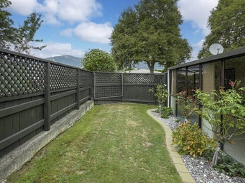 Terrific Townhouse in Stellar Stoke Location!