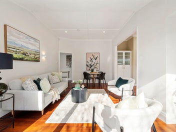 LIVE THE BAY LIFESTYLE - A MUST SEE!