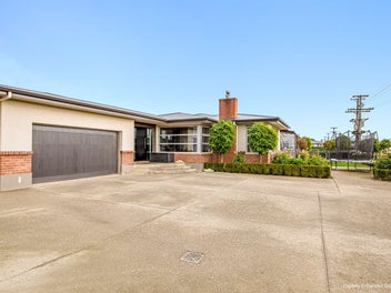 EXEMPLARY HOME, GARAGING & SECTION