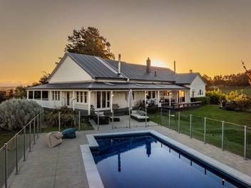 Charming villa, vineyard vistas, city convenience