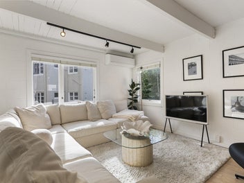 TOWNHOUSE: CAREFREE & CONVENIENT