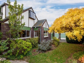SOLID, SPACIOUS AND IDEAL LOCATION