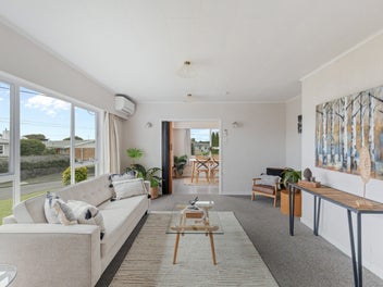 SUNNY, ELEVATED, 3 BEDROOMS