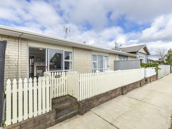 LOW MAINTENANCE 2 BEDROOM