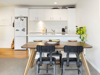 Fantastic First Home - Secure & 2 car parks