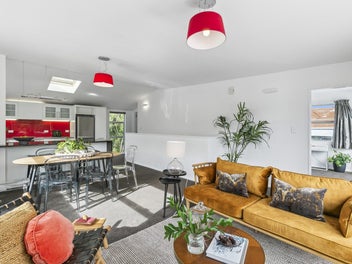 SO MUCH SUN, SO SMOOTHLY DONE | BEO $985,000