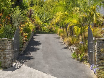 Enchanting Family Home, Exclusive Neighbourhood