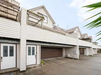 Walk To Waikato Hospital - Ideal Investment