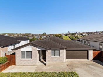 Panoramic Reserve Views + 984m2 Section