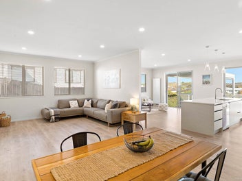 Panoramic Reserve Views + 984m2 Section