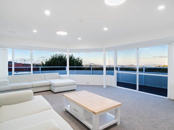 Luxury Home with Sweeping Panoramic Views!