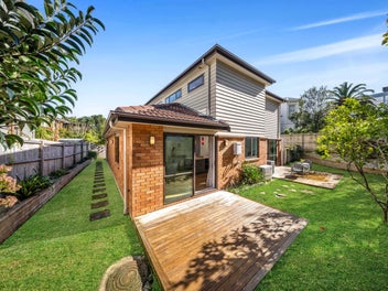 Family Home + Central Location = Life is Good!