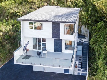 Grand Modern Home, Blissful City Setting