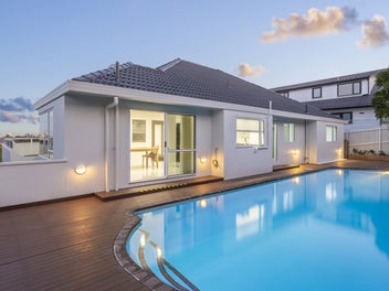 Luxury Home with Sweeping Panoramic Views!