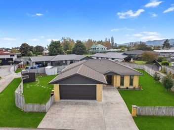 Modern Luxury, Unbeatable Location!