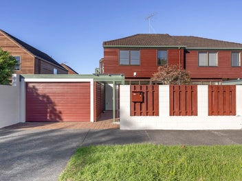 Freehold Townhouse by the Beach – Must Be Sold!