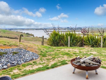 Quality Lakeside Living