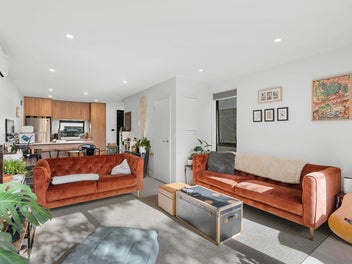 Standalone, Freehold Title with Carpark