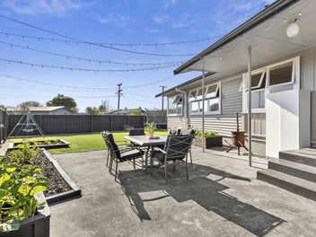 Family Living with Space, Comfort And Pool