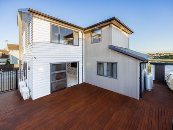 Family Home with Privacy & Sea Views