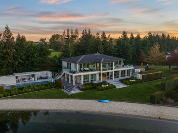 Resort-Style Luxury with Unrivalled Views