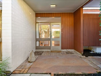 Mid-Century Hillcrest Hideaway