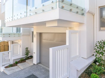 Brand New Stylish Quality Build in the Bay!