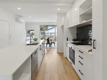 Brand New Stylish Quality Build in the Bay!