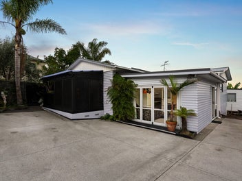 Fee Simple. Spacious. Prime Location