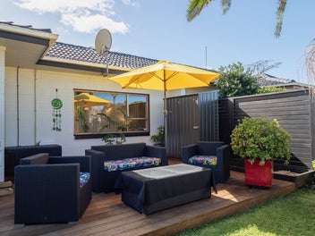 Coastal Haven in Manly's Coveted "The Circle"